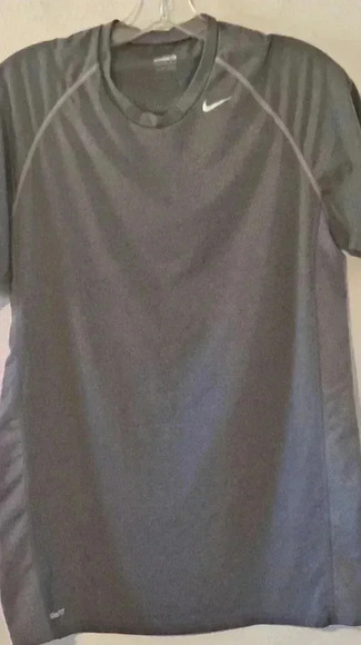 Nike Fitdry Shirt EUC Size Medium - Picture 1 of 6